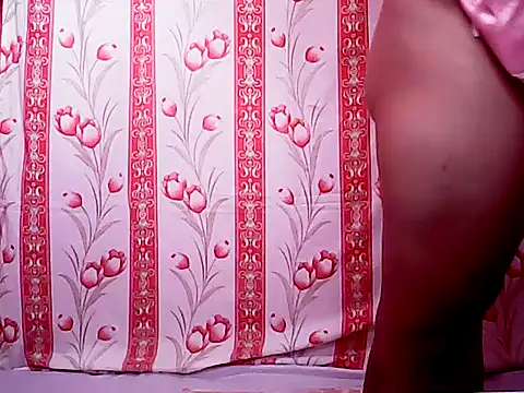 Snapshot of Sexylyka30 chatting on December 2, 6:37 am Sexylyka30 online show from December 2, 6:37 am