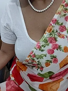 Snapshot of tami_lavanya chatting on February 17, 6:22 am tami lavanya online show from February 17, 6:22 am