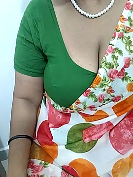 Snapshot of tami_lavanya chatting on February 23, 5:09 am tami lavanya online show from February 23, 5:09 am