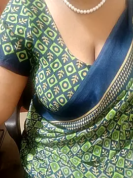 Snapshot of tami_lavanya chatting on October 8, 9:33 am tami lavanya online show from October 8, 9:33 am