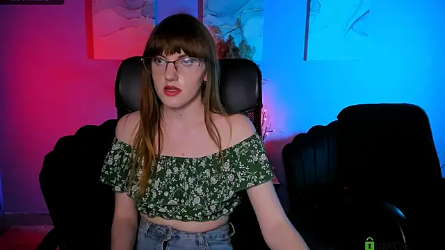 Snapshot of ava_mystic_ chatting on December 5, 2:10 am ava mystic online show from December 5, 2:10 am