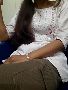 Snapshot of Aarti-kumri chatting on October 7, 6:14 am Aarti-kumri online show from October 7, 6:14 am