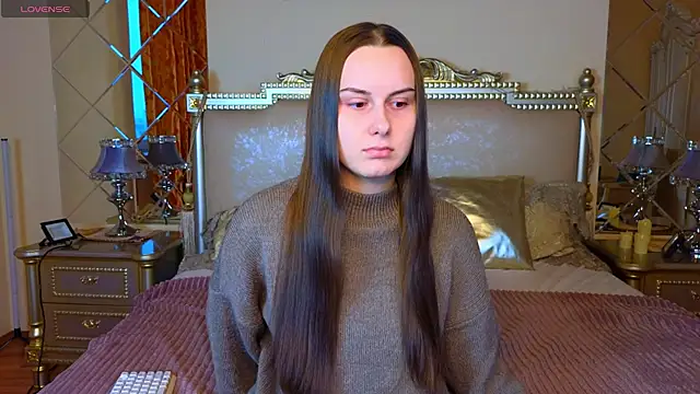 Kelly Cartier online show from February 5, 12:01 pm