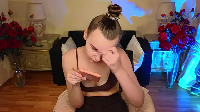 Kelly Cartier online show from December 4, 12:15 pm