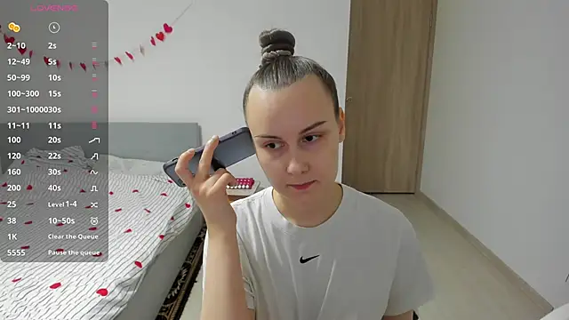 Kelly Cartier online show from February 23, 1:23 pm