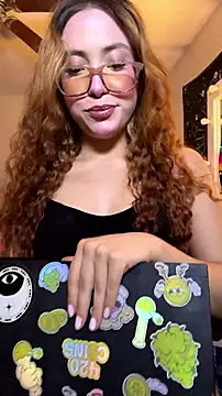 Snapshot of ZeziGamingg chatting on July 21, 2:25 am ZeziGamingg online show from July 21, 2:25 am
