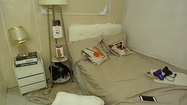 serenitykross online show from April 23, 9:49 am