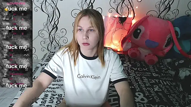 Snapshot of RoyAngela chatting on October 25, 5:24 pm RoyAngela online show from October 25, 5:24 pm