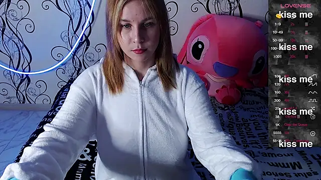 Snapshot of RoyAngela chatting on October 19, 3:37 pm RoyAngela online show from October 19, 3:37 pm