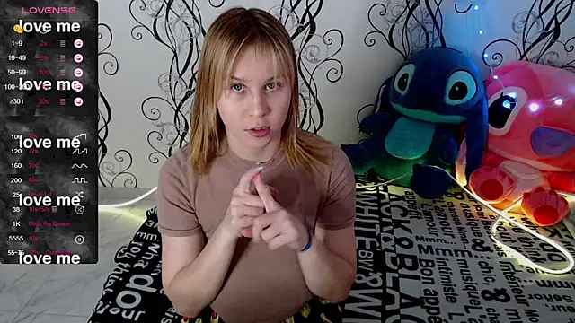 Snapshot of RoyAngela chatting on November 11, 6:19 am RoyAngela online show from November 11, 6:19 am