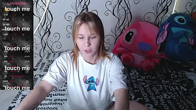 Snapshot of RoyAngela chatting on October 22, 1:10 pm RoyAngela online show from October 22, 1:10 pm