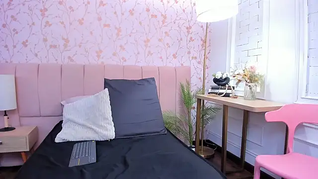 Snapshot of ariannaliss chatting on November 26, 12:16 pm ariannaliss online show from November 26, 12:16 pm