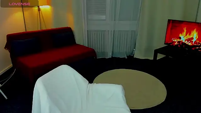 MyEllaLuvs online show from October 16, 8:28 pm