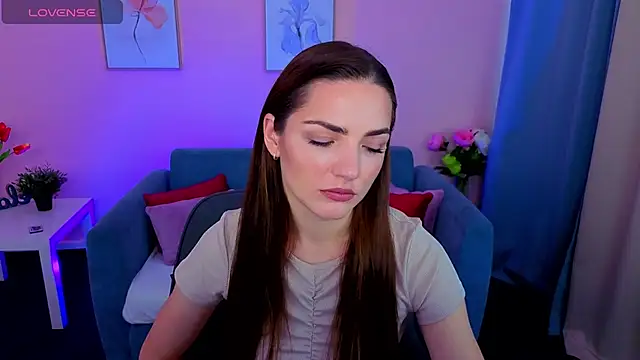 MyEllaLuvs online show from September 28, 1:40 pm