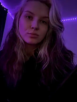 Snapshot of EileenKenner chatting on October 16, 9:01 pm EileenKenner online show from October 16, 9:01 pm