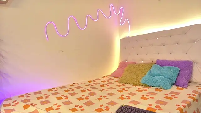 Snapshot of tatixxxvega chatting on October 15, 1:30 pm tatixxxvega online show from October 15, 1:30 pm