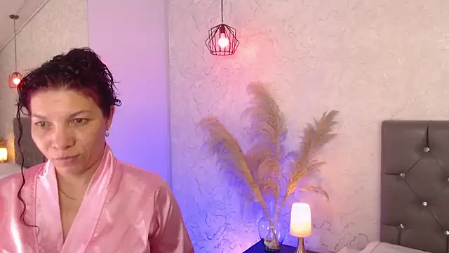 Snapshot of Serena_Houstonn chatting on June 16, 10:26 am Serena Houstonn online show from June 16, 10:26 am