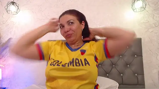 Snapshot of Serena_Houstonn chatting on July 7, 10:35 pm Serena Houstonn online show from July 7, 10:35 pm