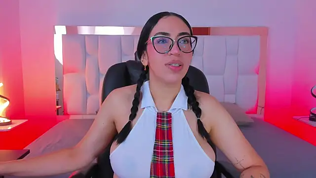 Camille Juicy online show from September 26, 12:45 pm