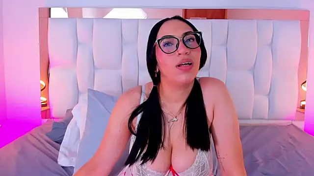 Camille Juicy online show from October 3, 12:50 pm