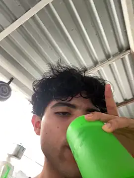 Axel-Mejia online show from April 16, 9:39 pm