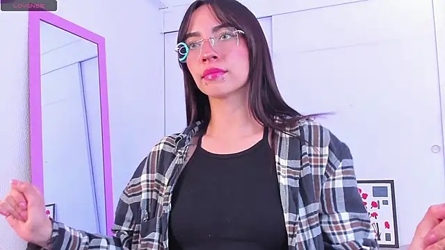 Snapshot of Aryane_art_ chatting on October 21, 7:35 pm Aryane art online show from October 21, 7:35 pm