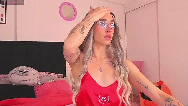 Snapshot of Aryane_art_ chatting on November 5, 3:42 am Aryane art online show from November 5, 3:42 am