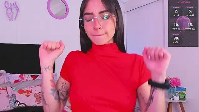 Snapshot of Aryane_art_ chatting on November 12, 9:07 pm Aryane art online show from November 12, 9:07 pm