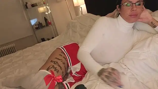 sexygilf82 online show from September 26, 9:10 pm