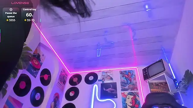 Jenie fire  online show from November 13, 8:24 pm