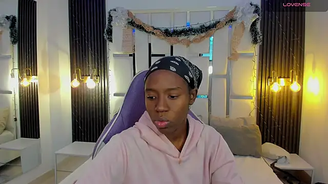  emma willliams  online show from December 5, 1:32 pm