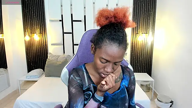  emma willliams  online show from November 12, 1:59 pm