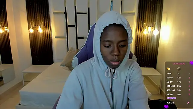  emma willliams  online show from November 11, 1:28 pm