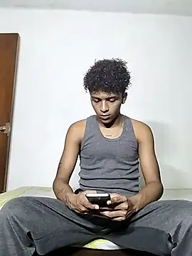 Snapshot of Manuel_Mateus1 chatting on November 24, 4:23 am Manuel Mateus1 online show from November 24, 4:23 am