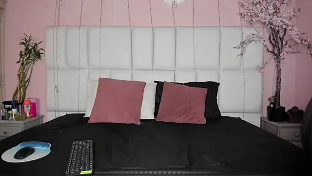 Snapshot of sofiagomez__ chatting on September 12, 7:13 pm sofiagomez online show from September 12, 7:13 pm