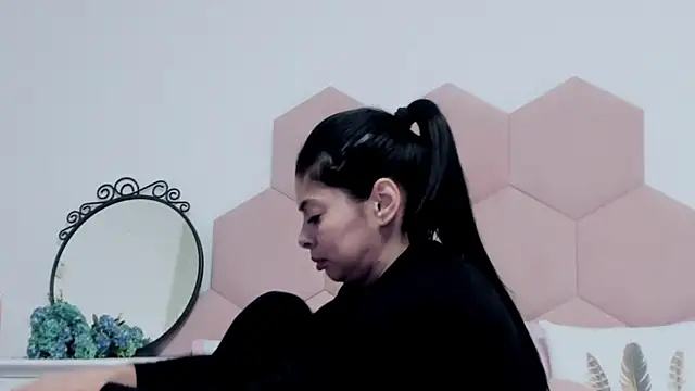 Snapshot of LadyLiia chatting on February 5, 4:59 am LadyLiia online show from February 5, 4:59 am