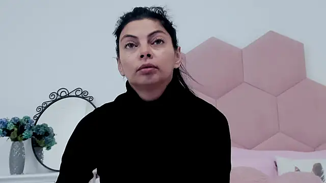 Snapshot of LadyLiia chatting on February 21, 5:13 am LadyLiia online show from February 21, 5:13 am