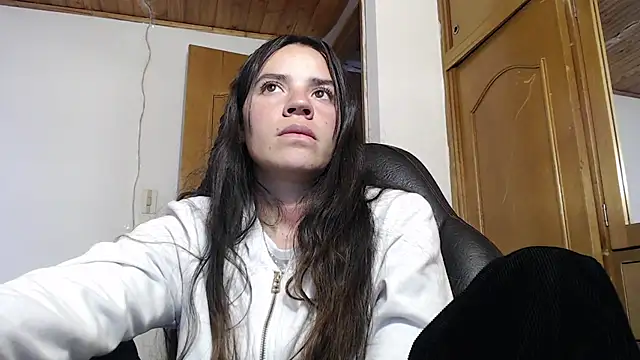 Snapshot of Skylar_Serenity chatting on October 3, 8:32 pm Skylar Serenity online show from October 3, 8:32 pm