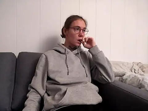 HoneySquirrel online show from October 28, 4:06 pm