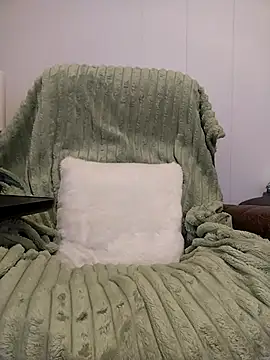 HoneySquirrel online show from May 29, 8:04 pm