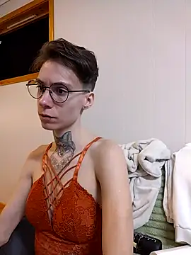 HoneySquirrel online show from March 31, 8:33 pm