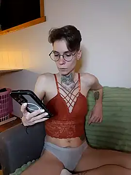 HoneySquirrel online show from April 3, 6:25 pm