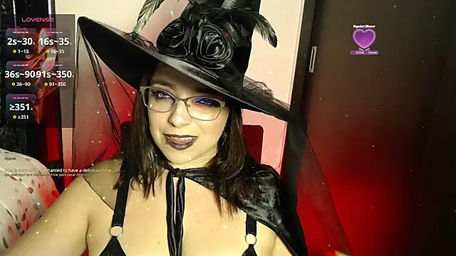 Snapshot of Sophi_fire chatting on October 26, 1:39 am Sophi fire online show from October 26, 1:39 am