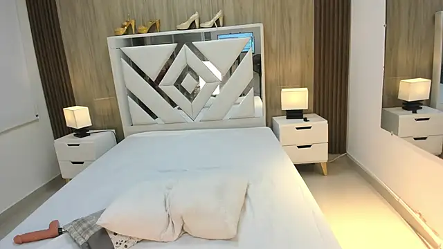 Snapshot of VanessaHard_as chatting on May 1, 8:25 pm VanessaHard as online show from May 1, 8:25 pm