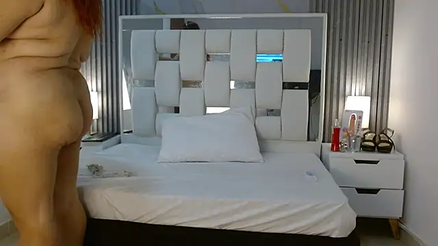 VanessaHard as online show from September 28, 3:30 pm