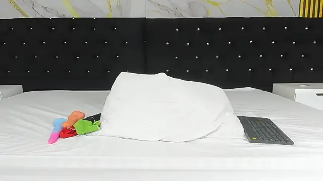 VanessaHard as online show from March 24, 8:09 pm