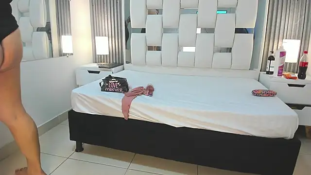 VanessaHard as online show from October 26, 7:25 pm