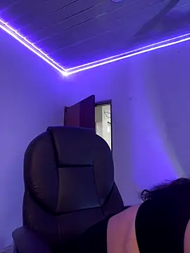 Snapshot of Nicky-222 chatting on November 6, 2:04 am Nicky-222 online show from November 6, 2:04 am