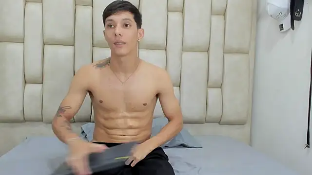 ZafiroAndFlynn online show from January 7, 2:49 am