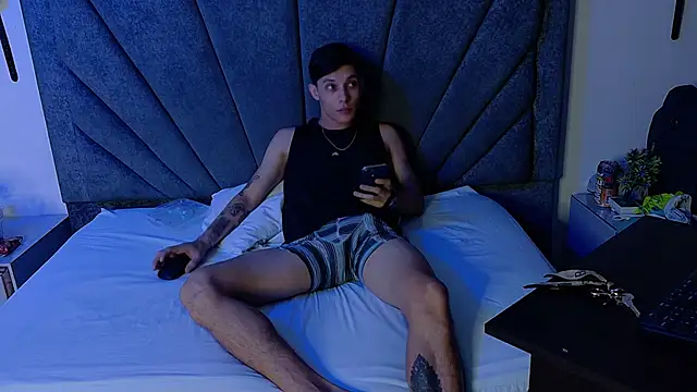 ZafiroAndFlynn online show from March 11, 2:27 am